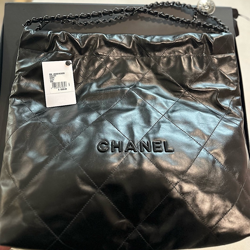 BRAND NEW CHANEL 22 handbag